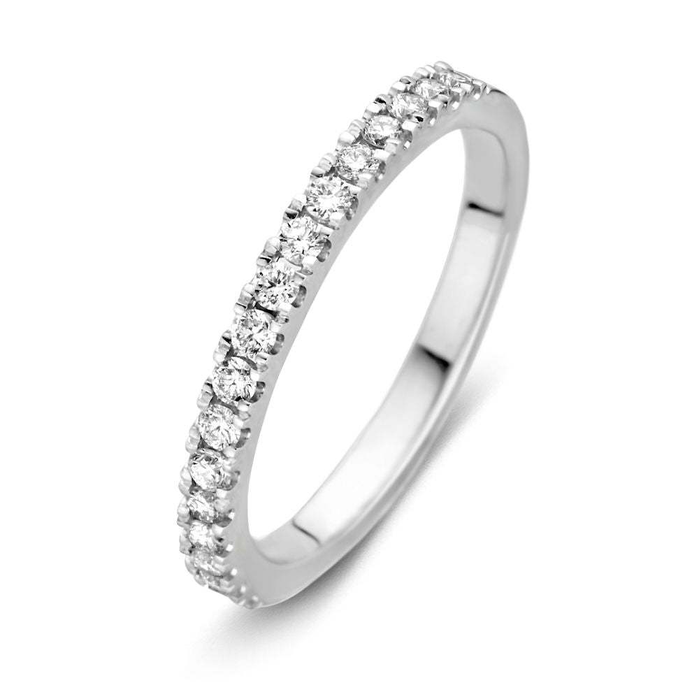 Bague en or blanc élégante ornée de brillants (0,35 ct) sur toute la surface.
