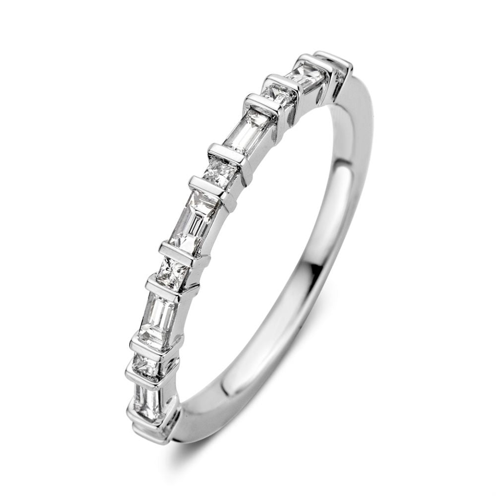 Bague en or blanc élégante ornée de diamants taille princesse et baguette de 0,36 ct.