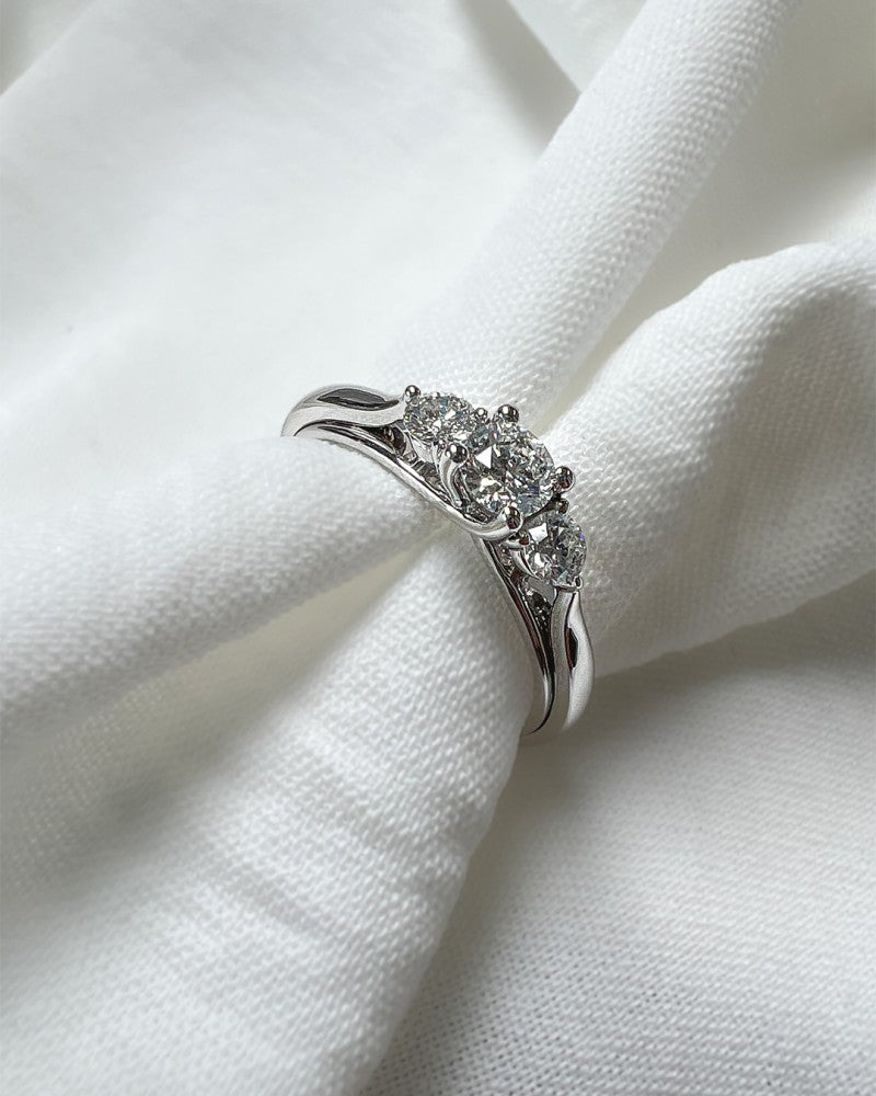 Bague en or blanc élégant avec des diamants taille brillant de 0,51 carat