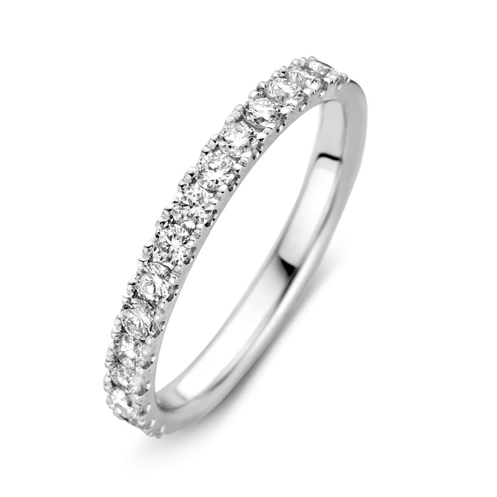 Bague en or blanc intemporelle ornée d'un diamant brillant de 0,52 carat.