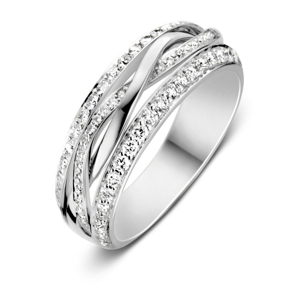 Bague en or blanc élégant avec des diamants taillés en brillant de 0,57 carat.