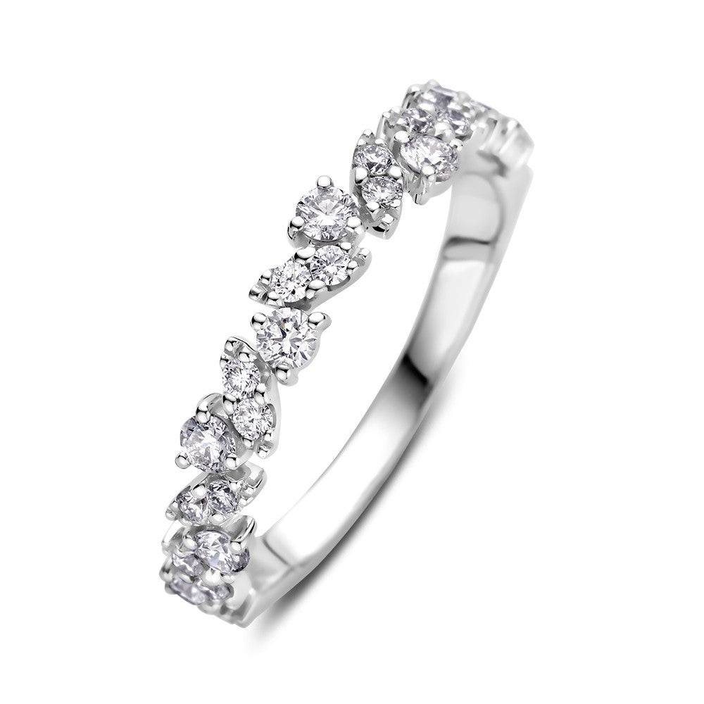 Bague en or blanc élégante ornée de diamants brillants de 0,58 carat.