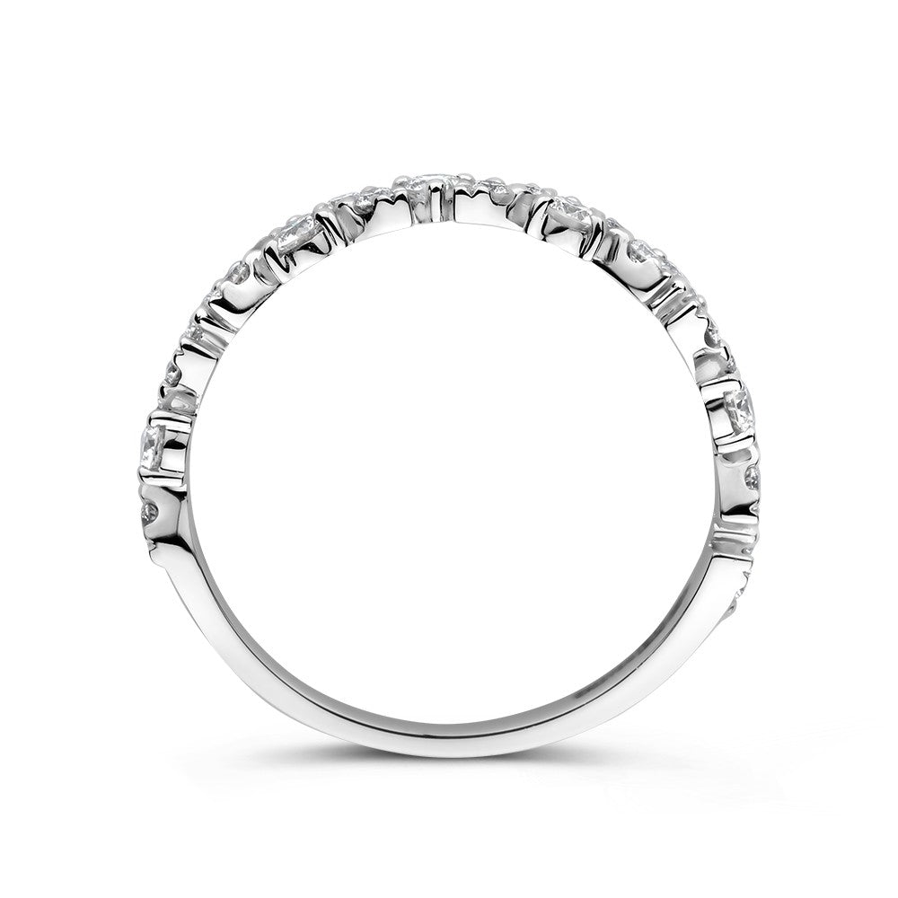Bague élégante en or blanc avec des diamants brillants de 0,58 carat