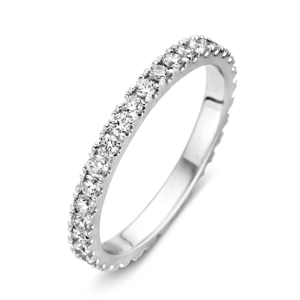 Bague en or blanc ornée de brillants de 0,76 carat, sertie tout autour.