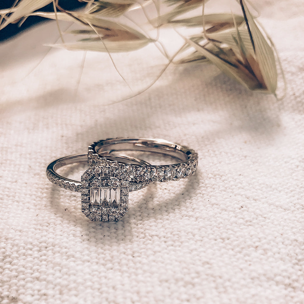 Bague Eternity en Or Blanc Élégante avec 1.50 Carat de Diamants