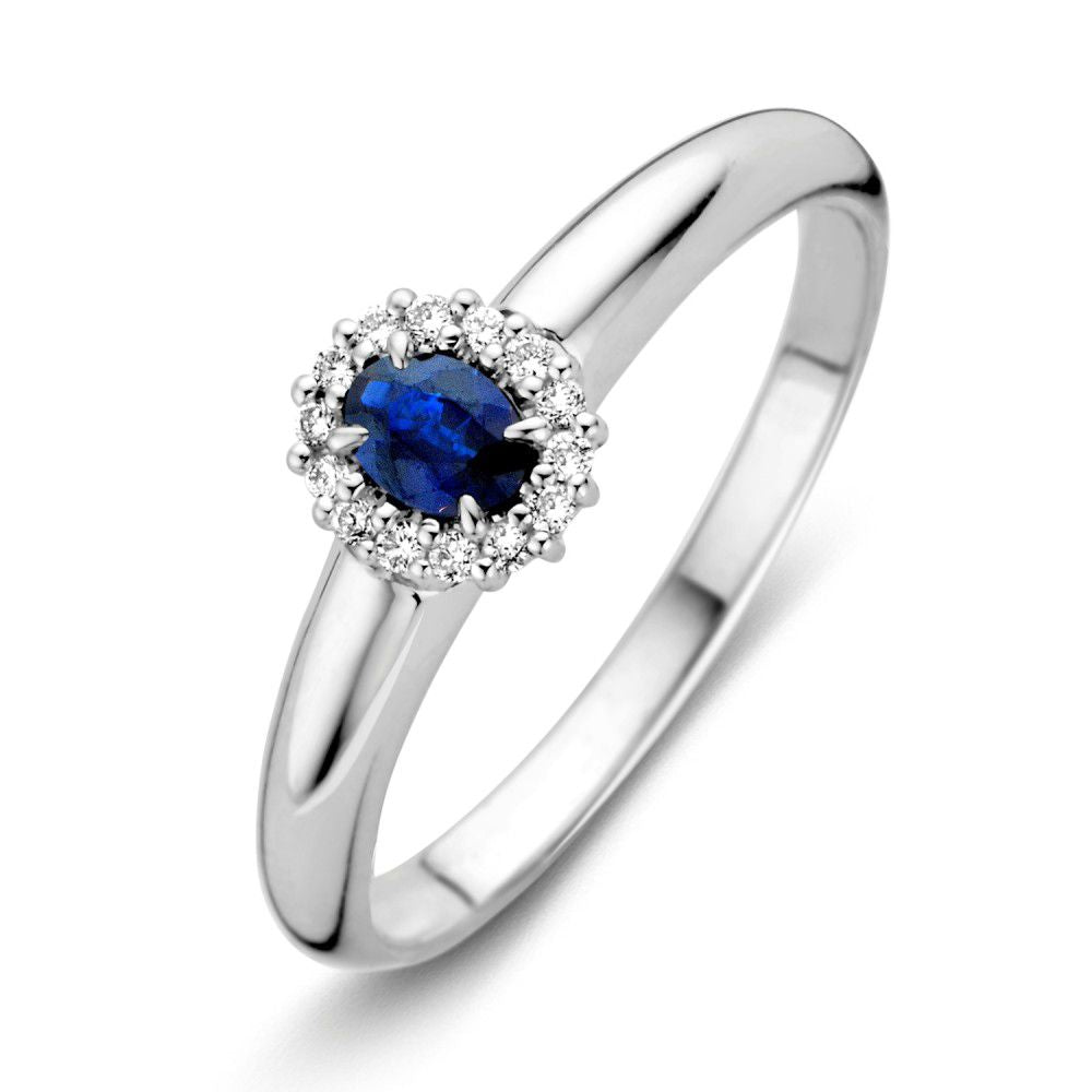 Bague en or blanc pour femme avec saphir bleu et diamants, design élégant et raffiné.