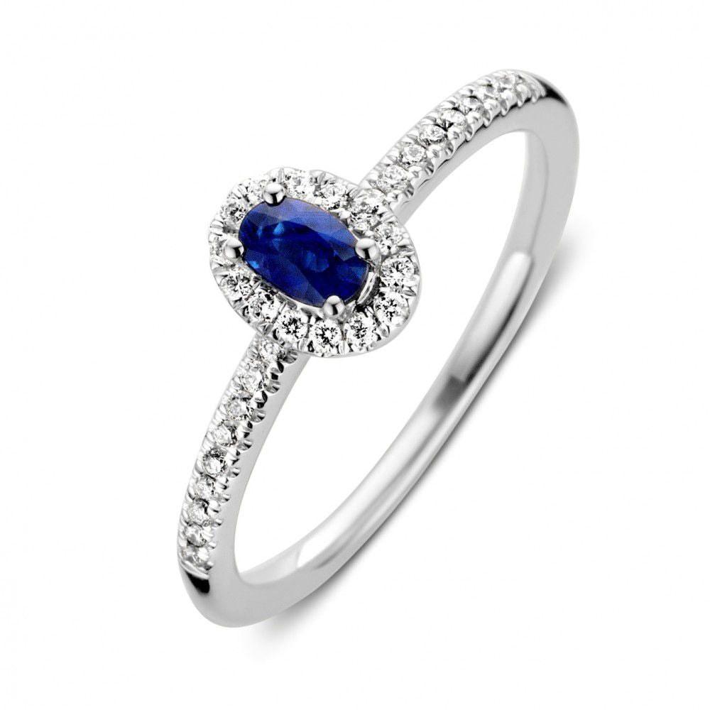 Bague en or blanc pour femme avec saphir oval et diamants brillants sur le pourtour.