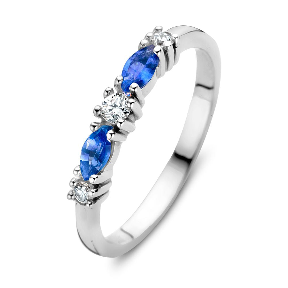 Bague en or blanc 18 carats avec saphir et diamants.