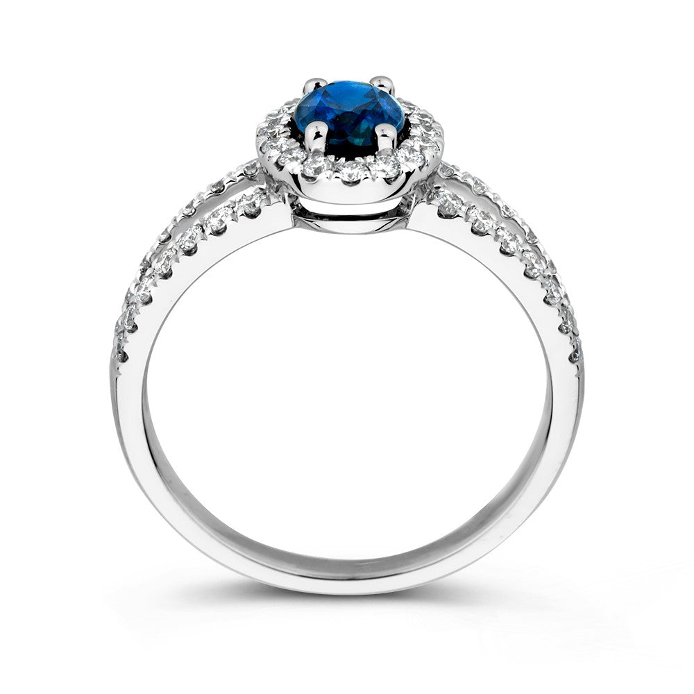 Bague en Or Blanc avec Saphir Bleu Ovale, Entourage de Diamants, 14 Carats, 1.02 crt Saphir, 0.50 crt Diamants