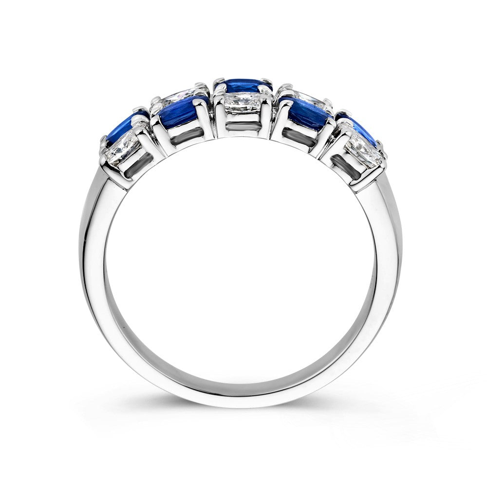 Bague en Or Blanc 14 Carats avec Saphir Bleu Taillé en Ovale et 0,70 Carat de Diamants
