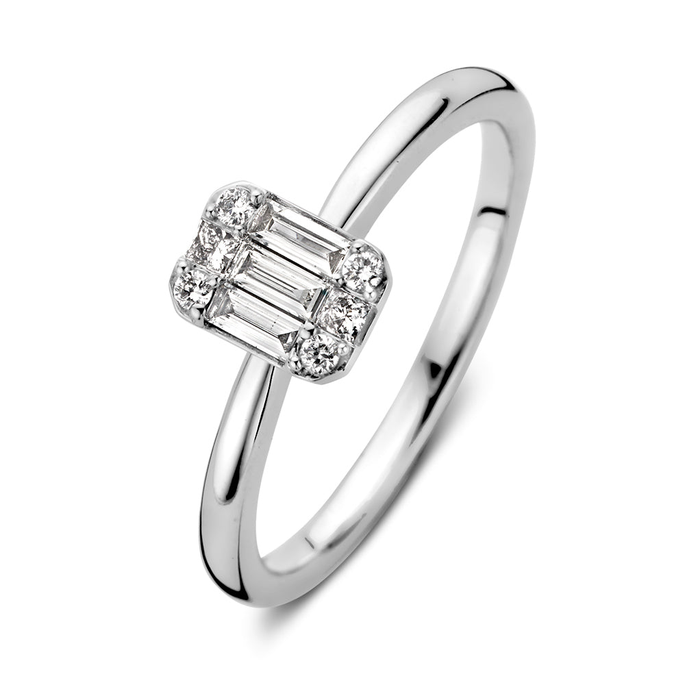 Bague en or blanc raffinée avec des diamants taille brillant de 0,26 carat.