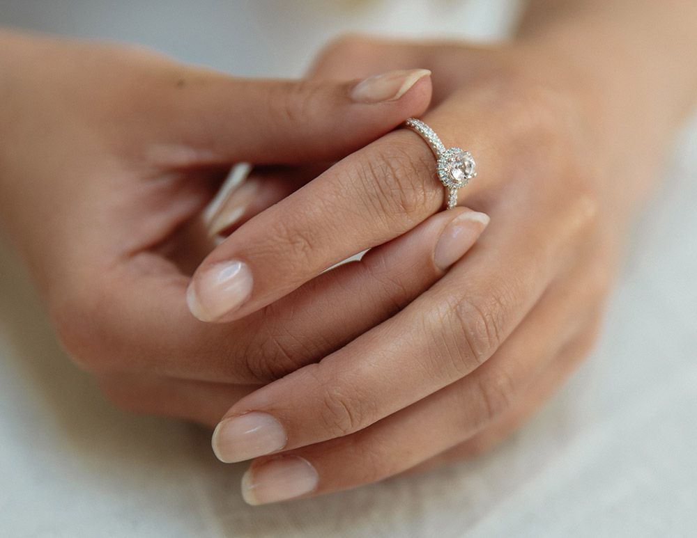 Bague en or blanc élégante avec morganite et diamants taille brillant – 0,32 carat