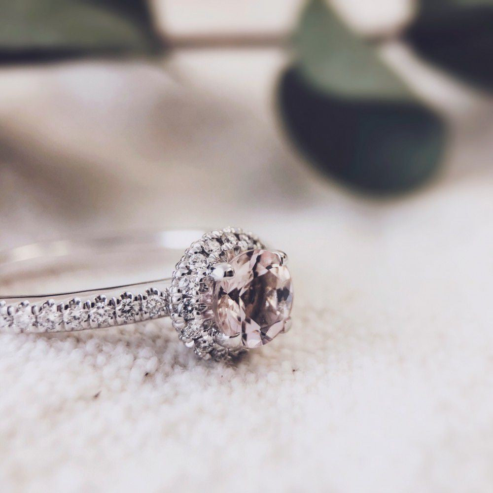 Bague en or blanc élégante avec morganite et diamants taille brillant – 0,32 carat