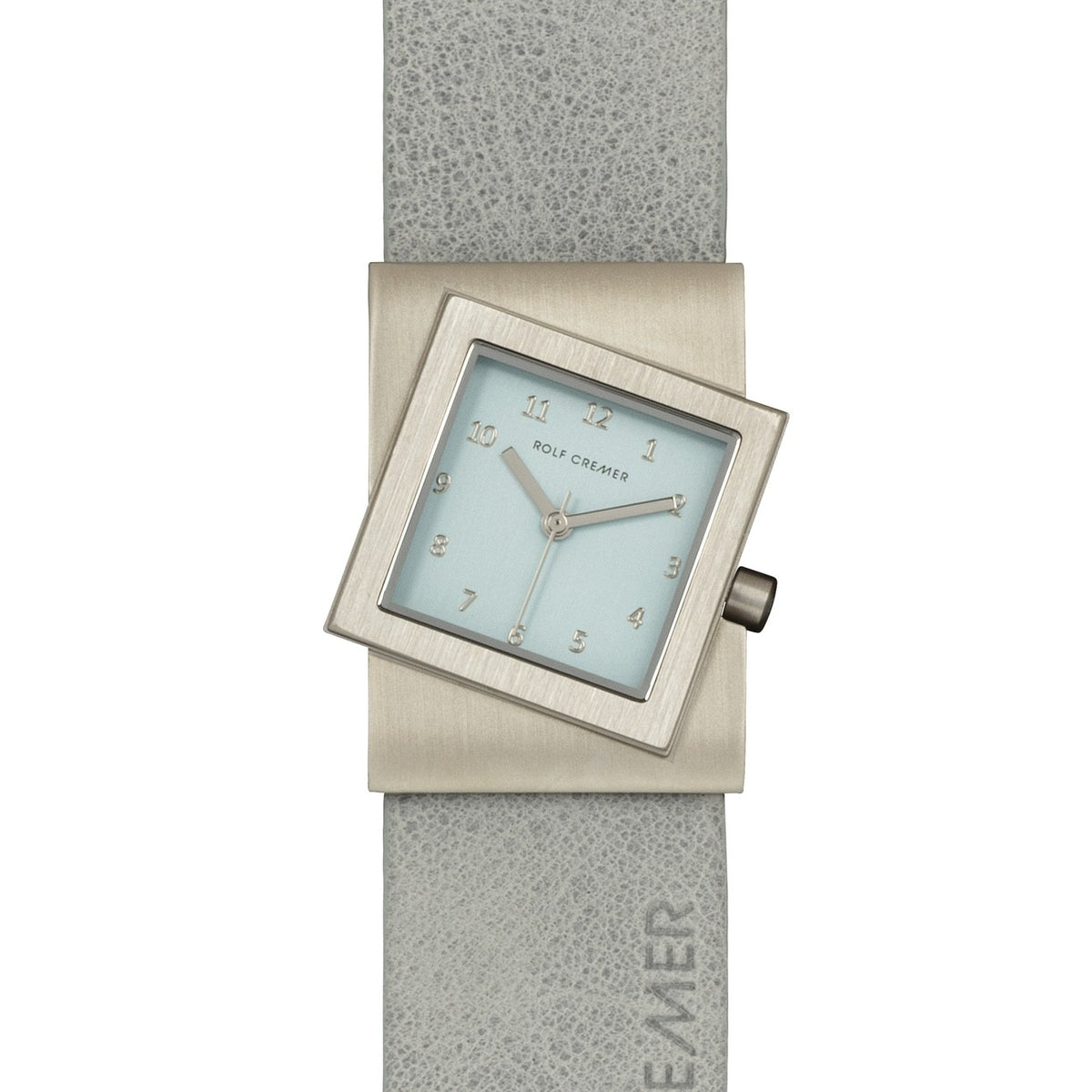 Montre carrée avec un cadran bleu clair, boîtier en acier inoxydable et bracelet en cuir gris.