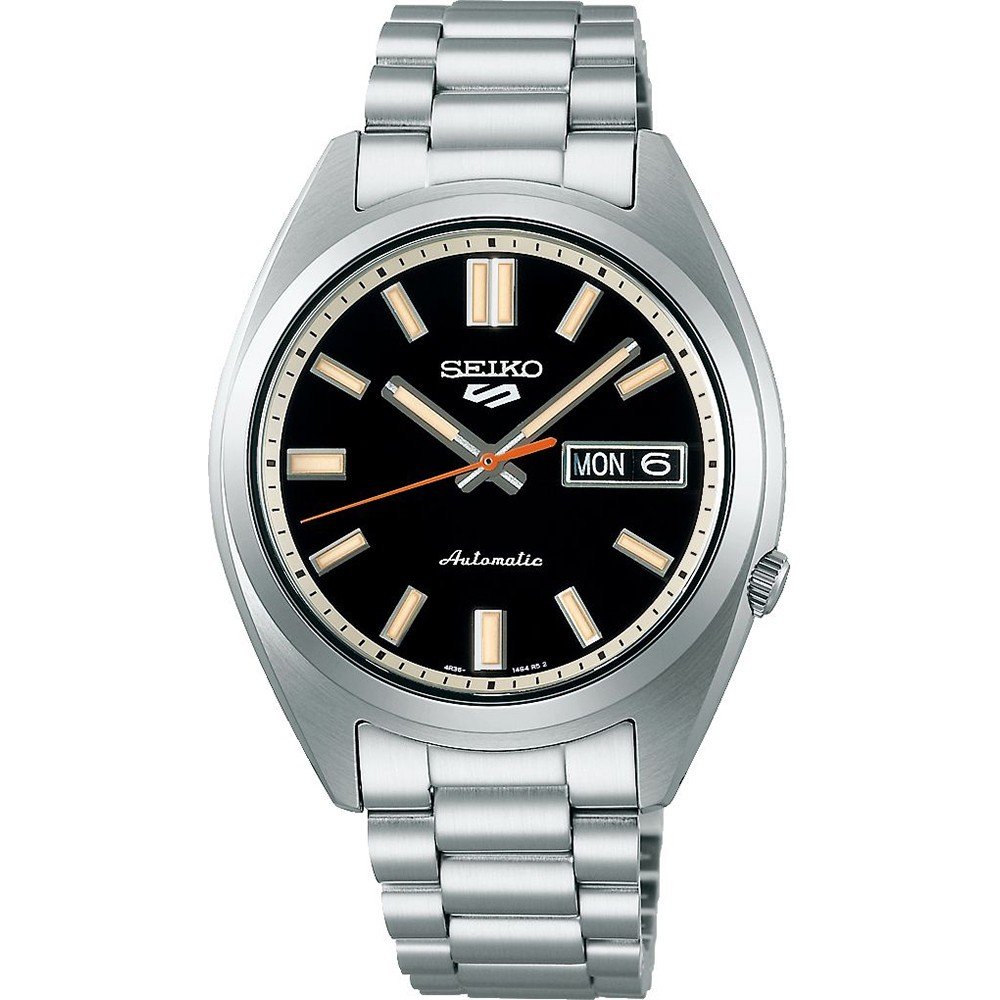 Montre Seiko 5 Sport pour homme avec un cadran noir, boîtier en acier inoxydable et bracelet en métal.