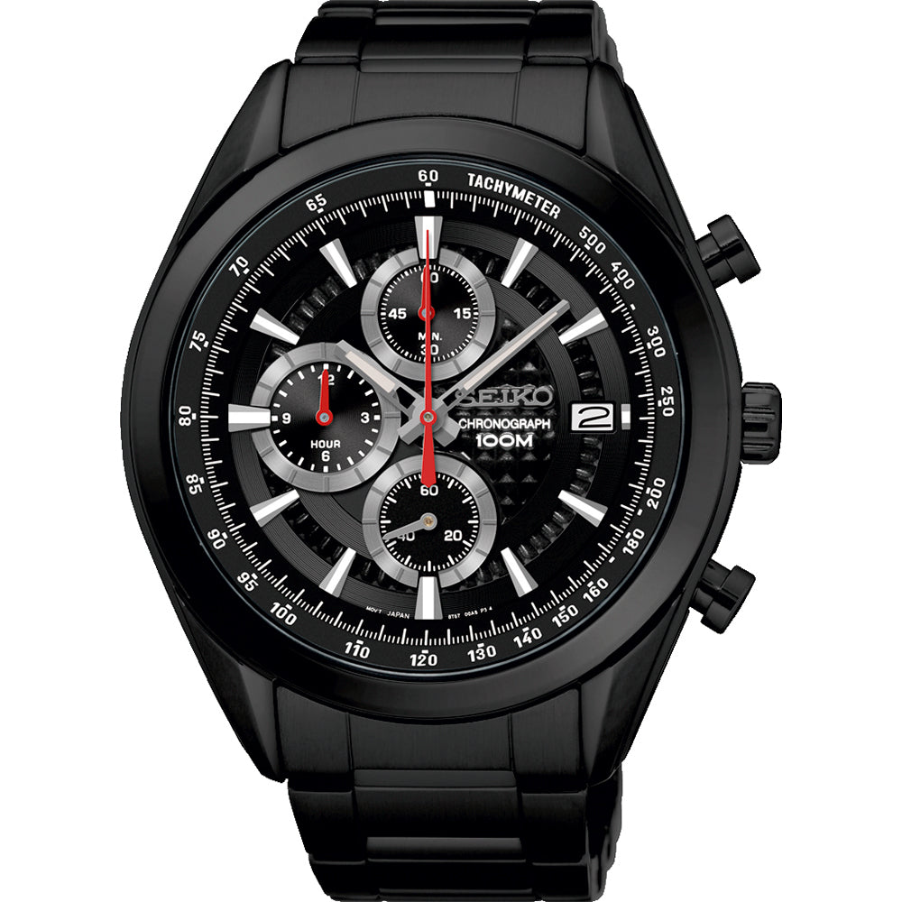 Montre pour homme Seiko avec boîtier noir, cadran noir et détails rouges, chronographe et bracelet en acier.