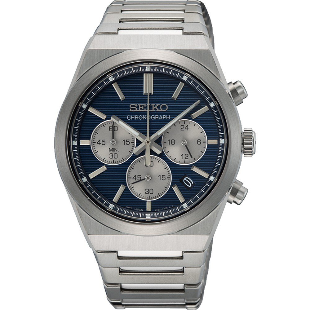 Montre Seiko avec boîtier en acier inoxydable, cadran bleu et trois sous-cadrans argentés.