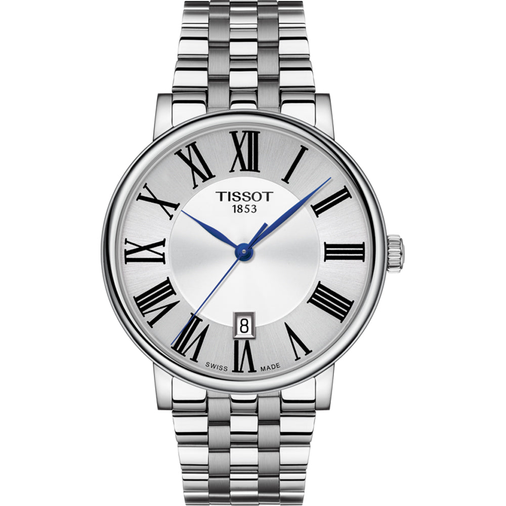 Montre Tissot avec un cadran argenté, chiffres romains, aiguilles bleues et bracelet en acier inoxydable.
