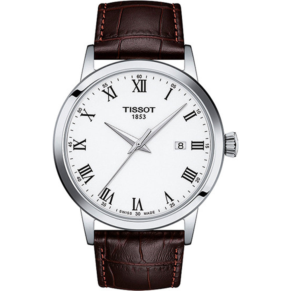 Montre Tissot Classic Dream avec un cadran blanc, boîtier en acier inoxydable et bracelet en cuir marron.
