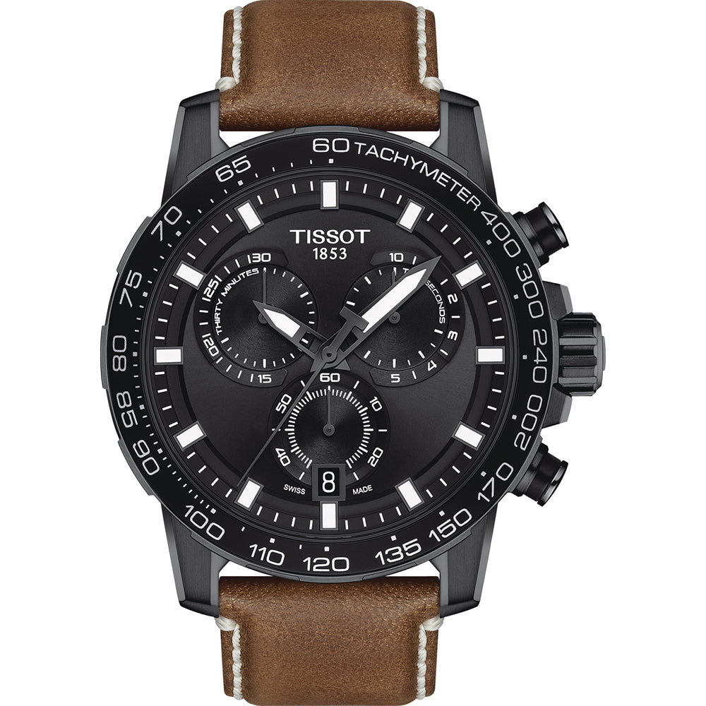 Montre Tissot Supersport Chrono avec boîtier noir, cadran noir, chronographe et bracelet en cuir marron.