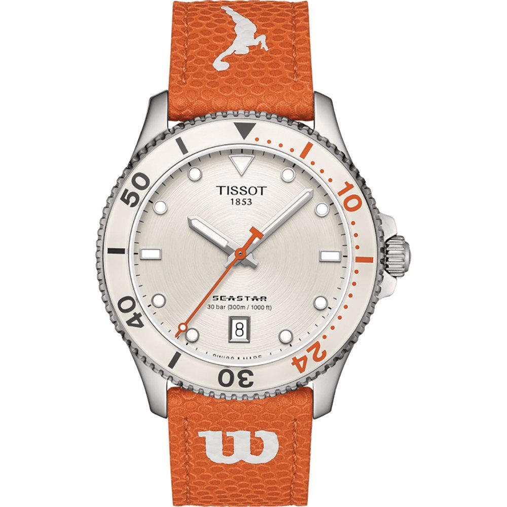 Montre Tissot Seastar avec boîtier en acier inoxydable, cadran argenté et bracelet en cuir orange.