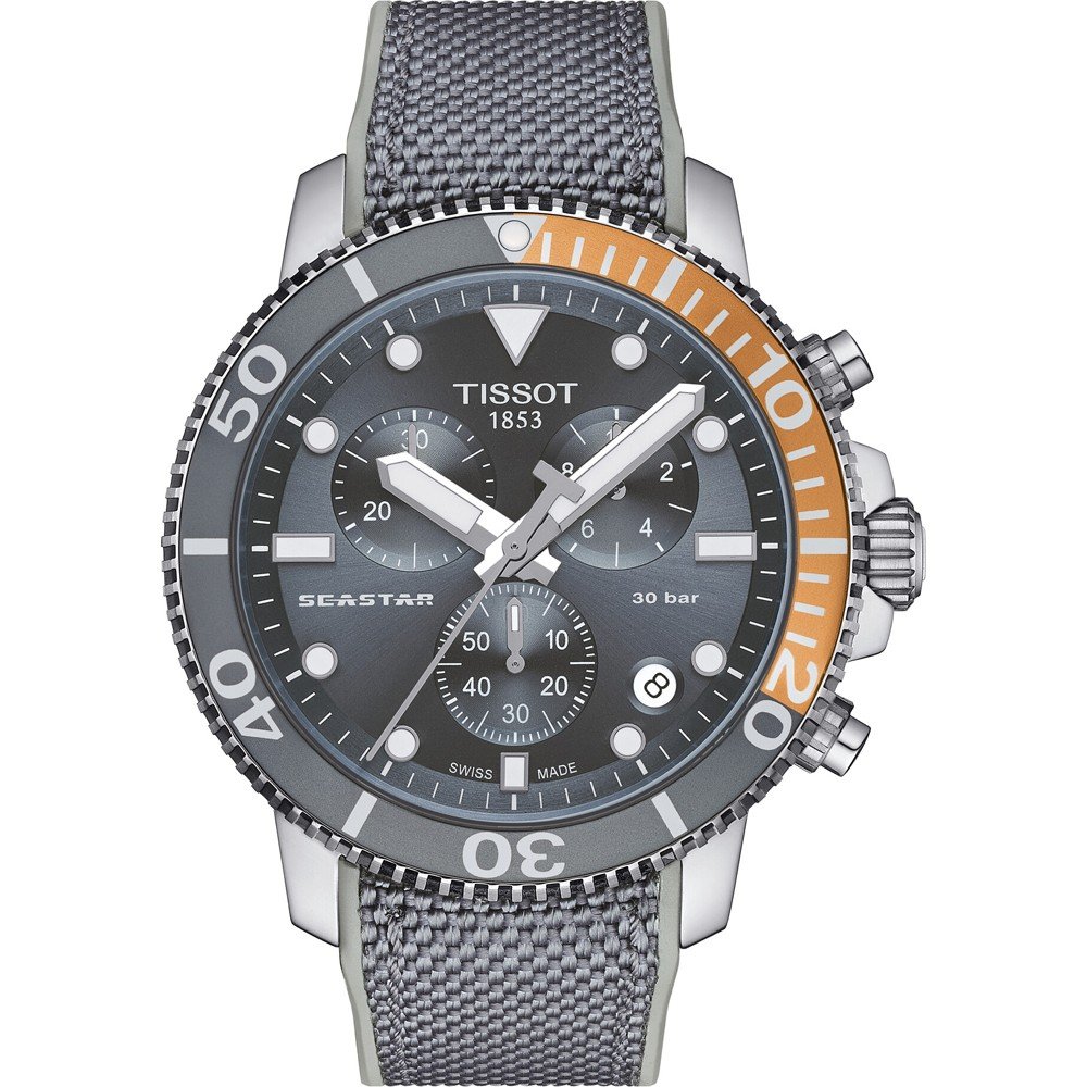 Montre Tissot Seastar 1000 avec boîtier en acier inoxydable, cadran gris et bracelet en maille.