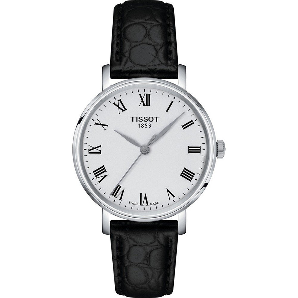 Montre Tissot avec boîtier argenté, cadran blanc et bracelet en cuir noir.