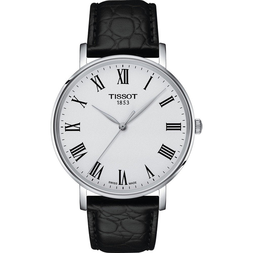 Montre Tissot Everytime de 40 mm avec cadran blanc, chiffres romains noirs et bracelet en cuir noir.