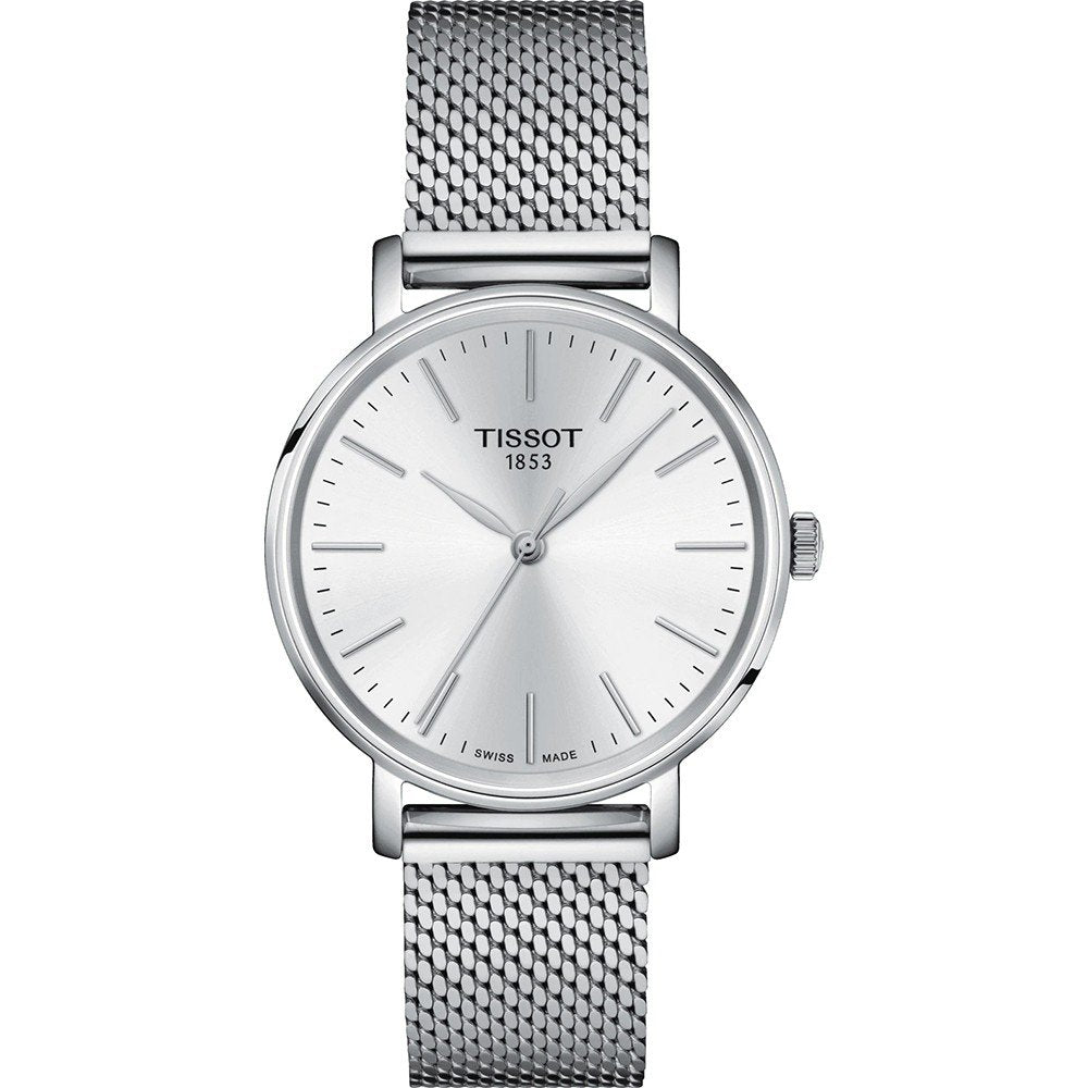 Montre Tissot Everytime 34mm avec un cadran argenté et un bracelet en acier inoxydable maillé.