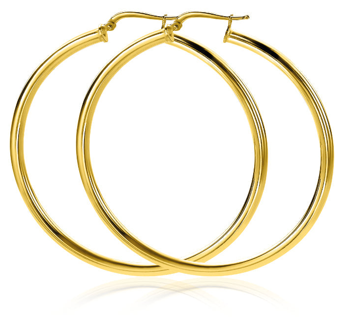 Boucles d'oreilles en métal doré, de forme ronde et lisse, avec un design simple et élégant.