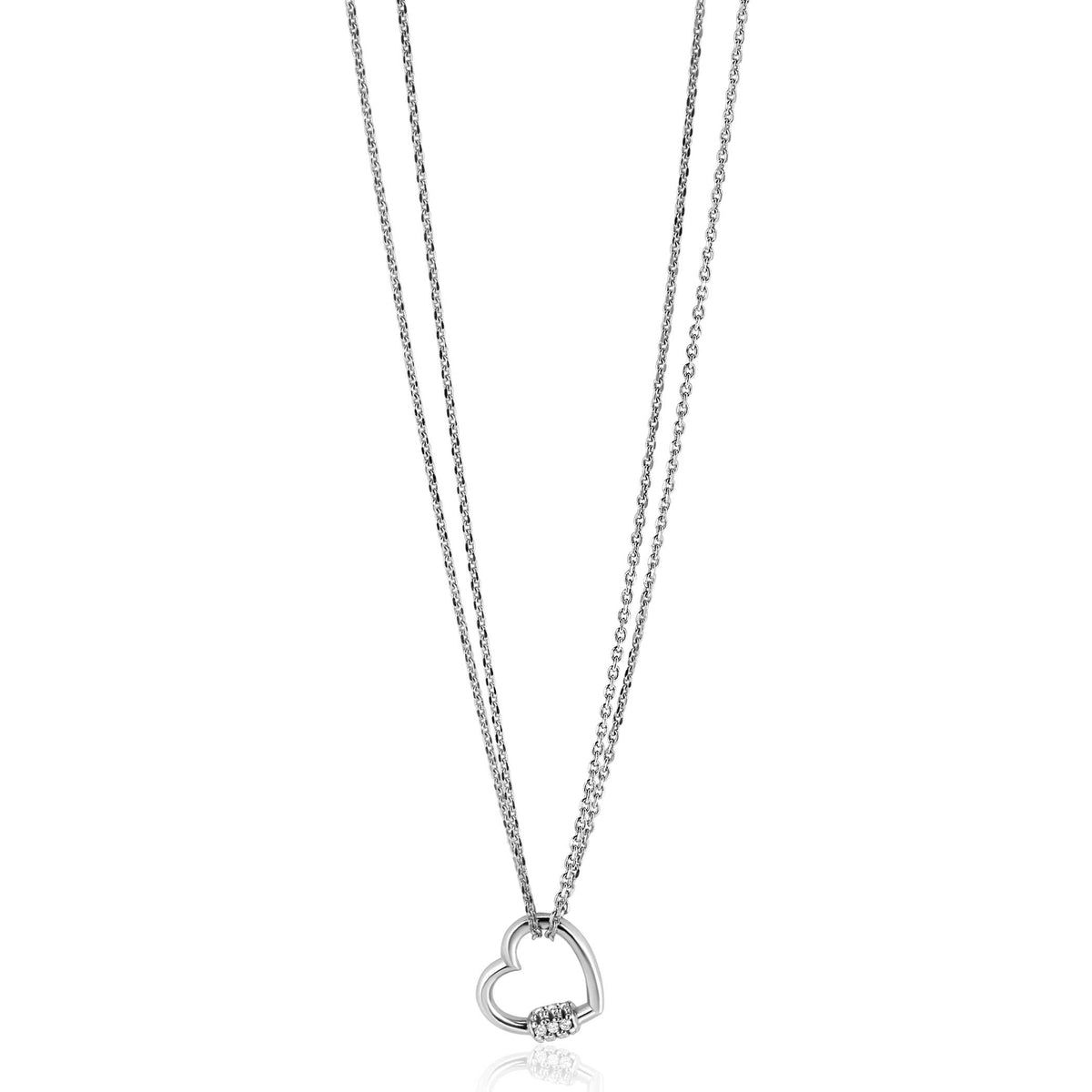 collier en argent avec un pendentif en forme de cœur et des détails scintillants.
