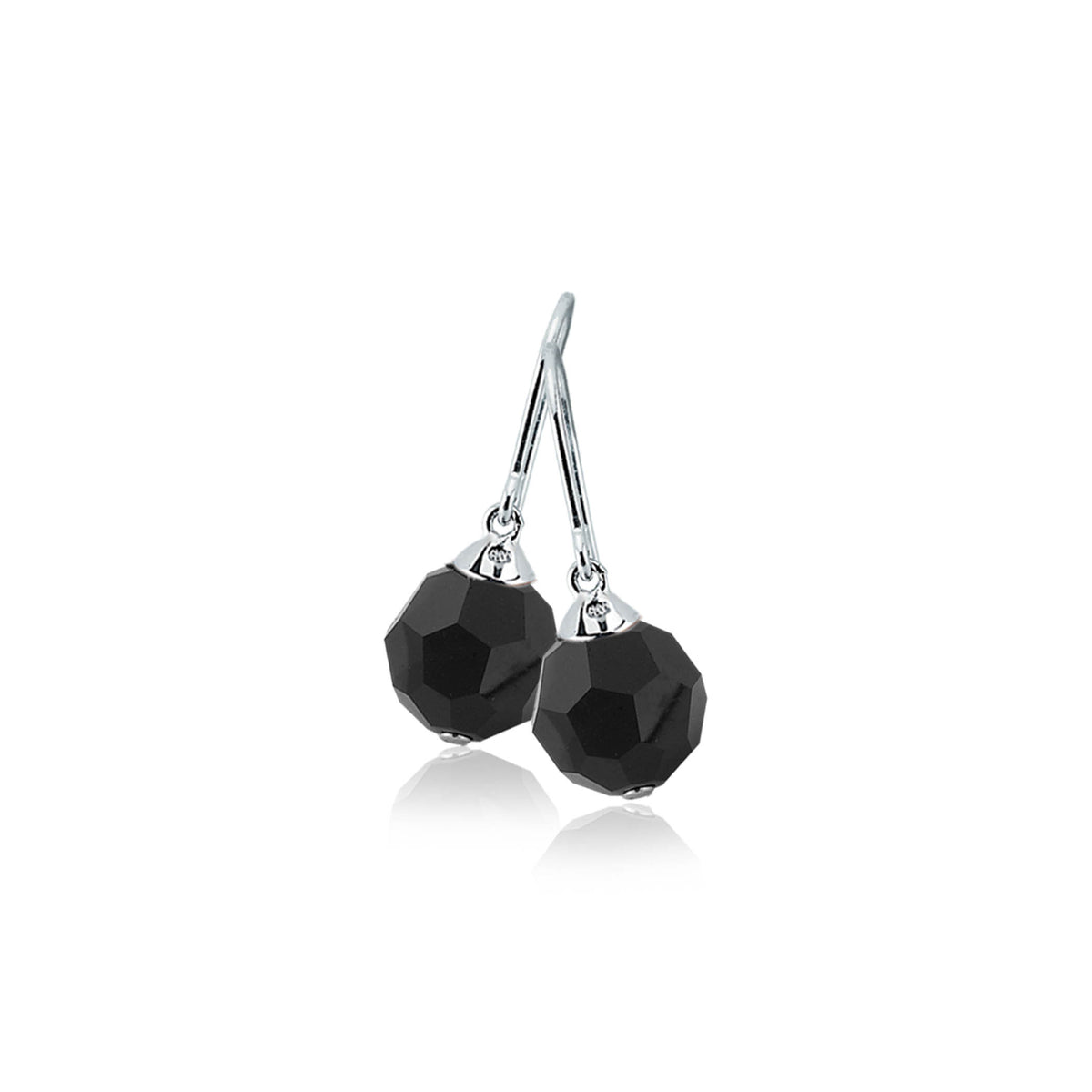 Boucles d'oreilles en argent avec deux perles noires facettées.