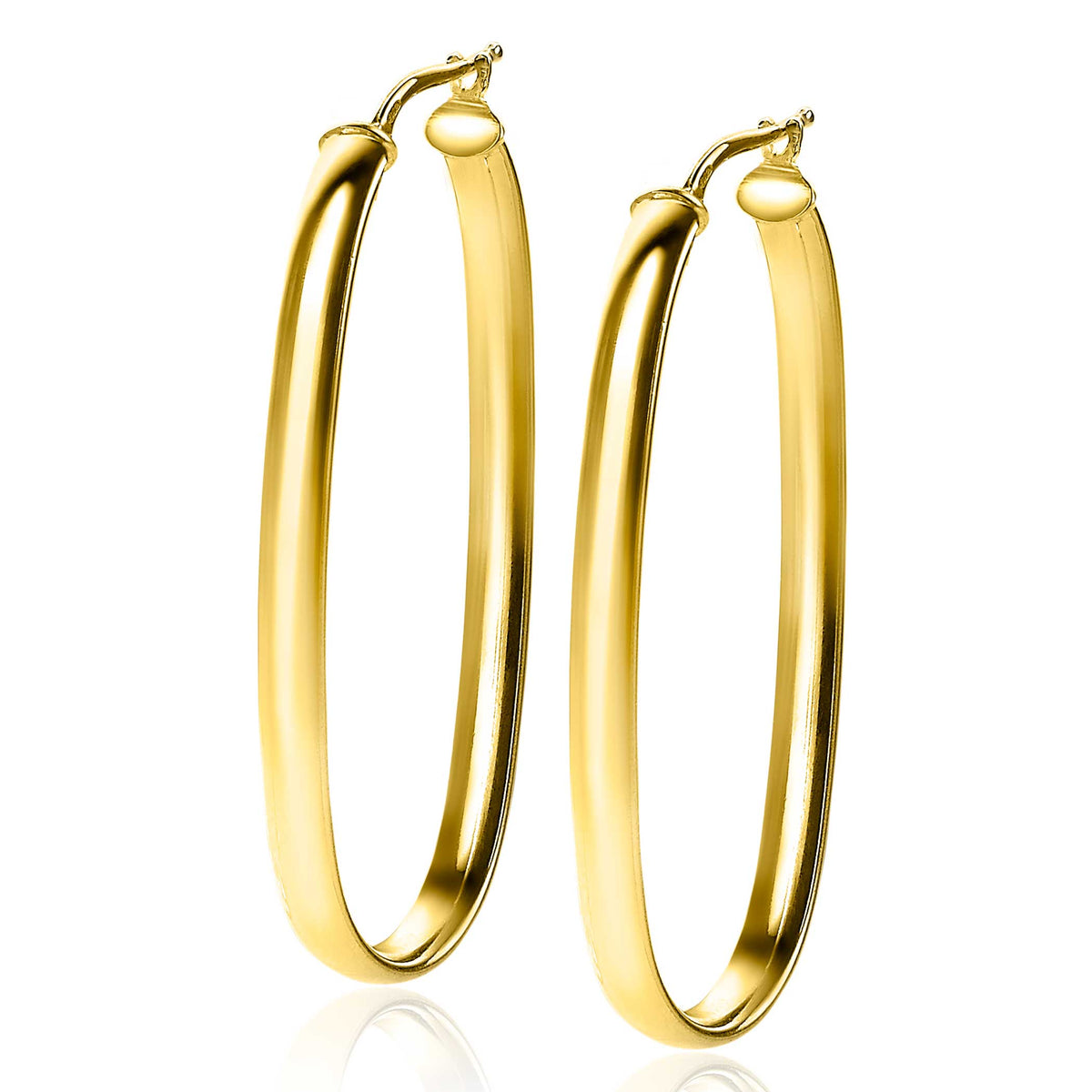Boucles d'oreilles dorées en forme de créoles, lisses et brillantes.