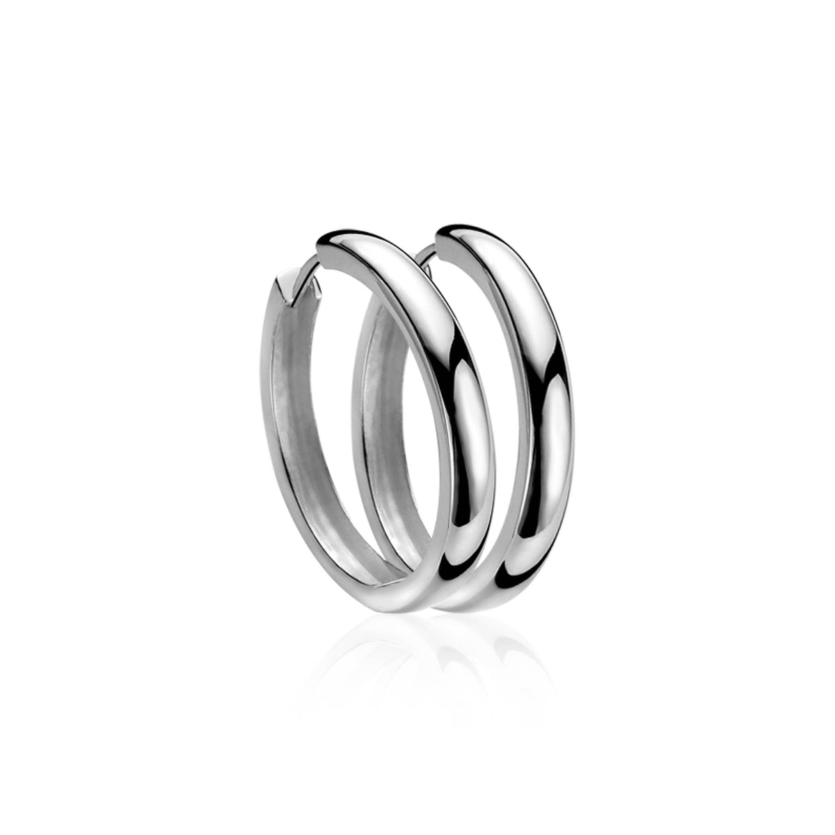 Boucles d'oreilles en argent avec trois anneaux lisses et brillants.