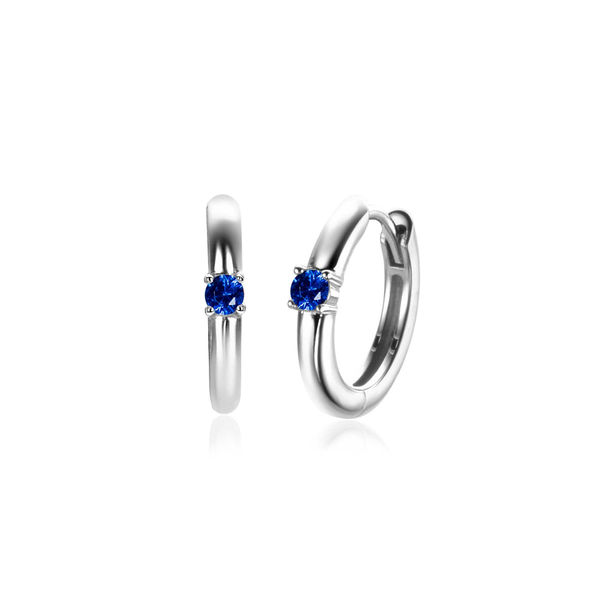 Boucles d'oreilles en argent avec un zircon bleu, de forme ronde et lisse.