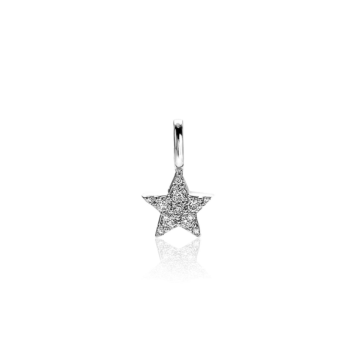 pendentif en argent en forme d'étoile, orné de zirconiums scintillants.
