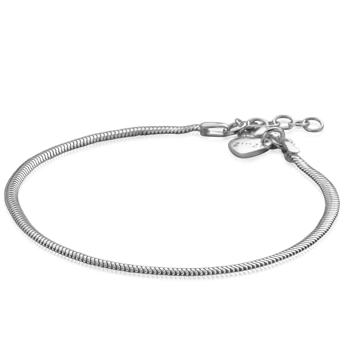 Bracelet en argent avec un design serpent et un fermoir ajustable.