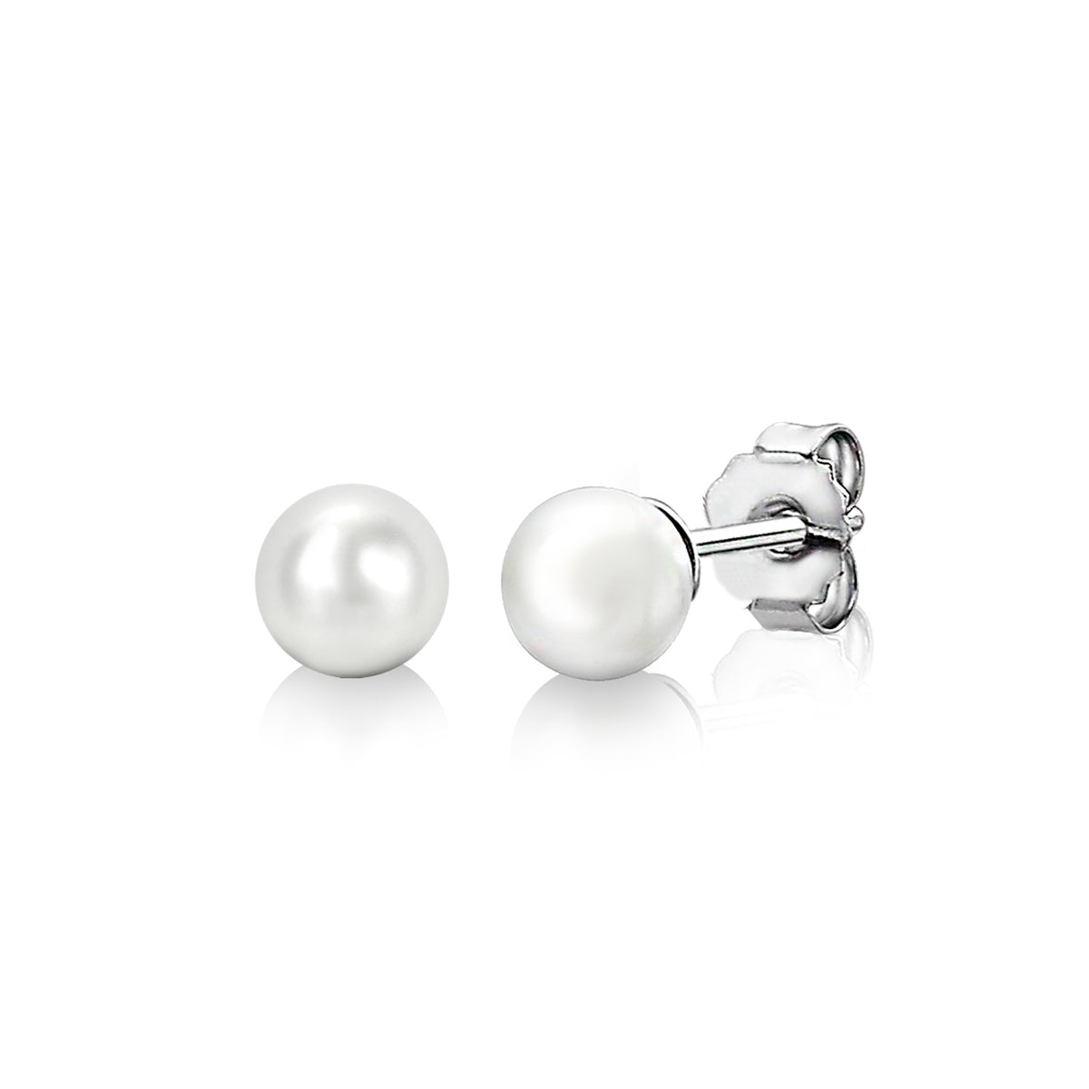 Boucles d'oreilles en argent avec perles blanches rondes.