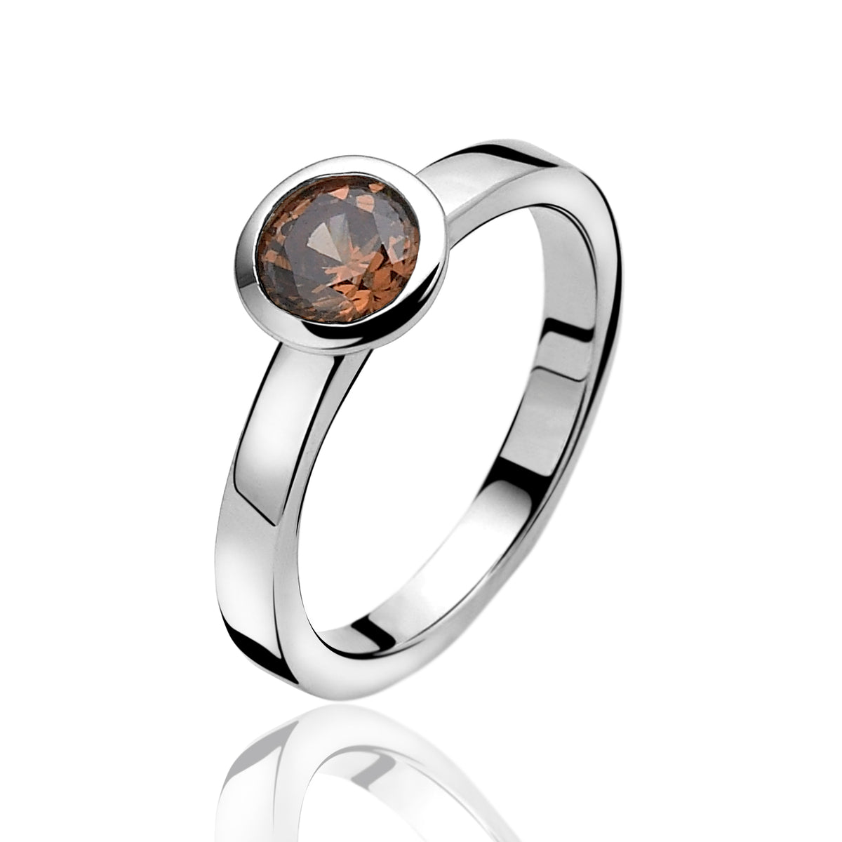 Bague en argent avec un cristal brun rond serti.