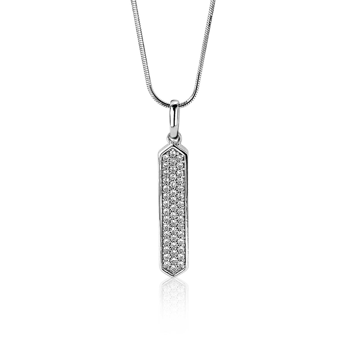 Pendentif en argent avec un design allongé, orné de pierres brillantes.