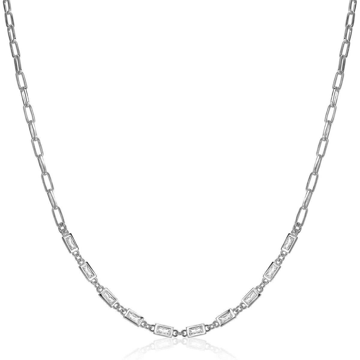 Collier en argent avec maillons allongés et détails en forme de rectangle.