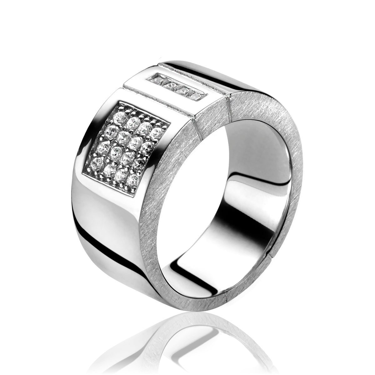 Bague en argent avec pavé de zirconium et finition polie.