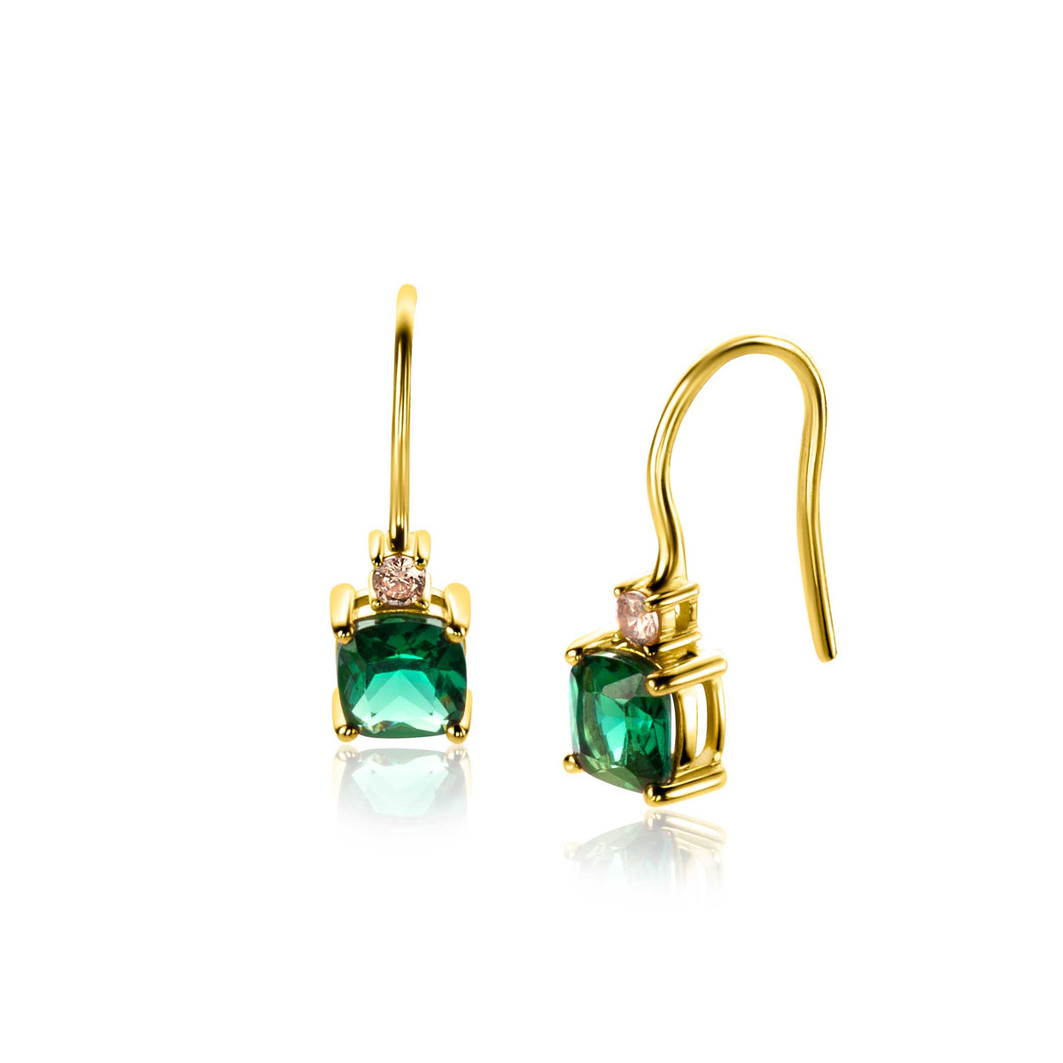 Boucles d'oreilles dorées avec une pierre verte et des accents roses.
