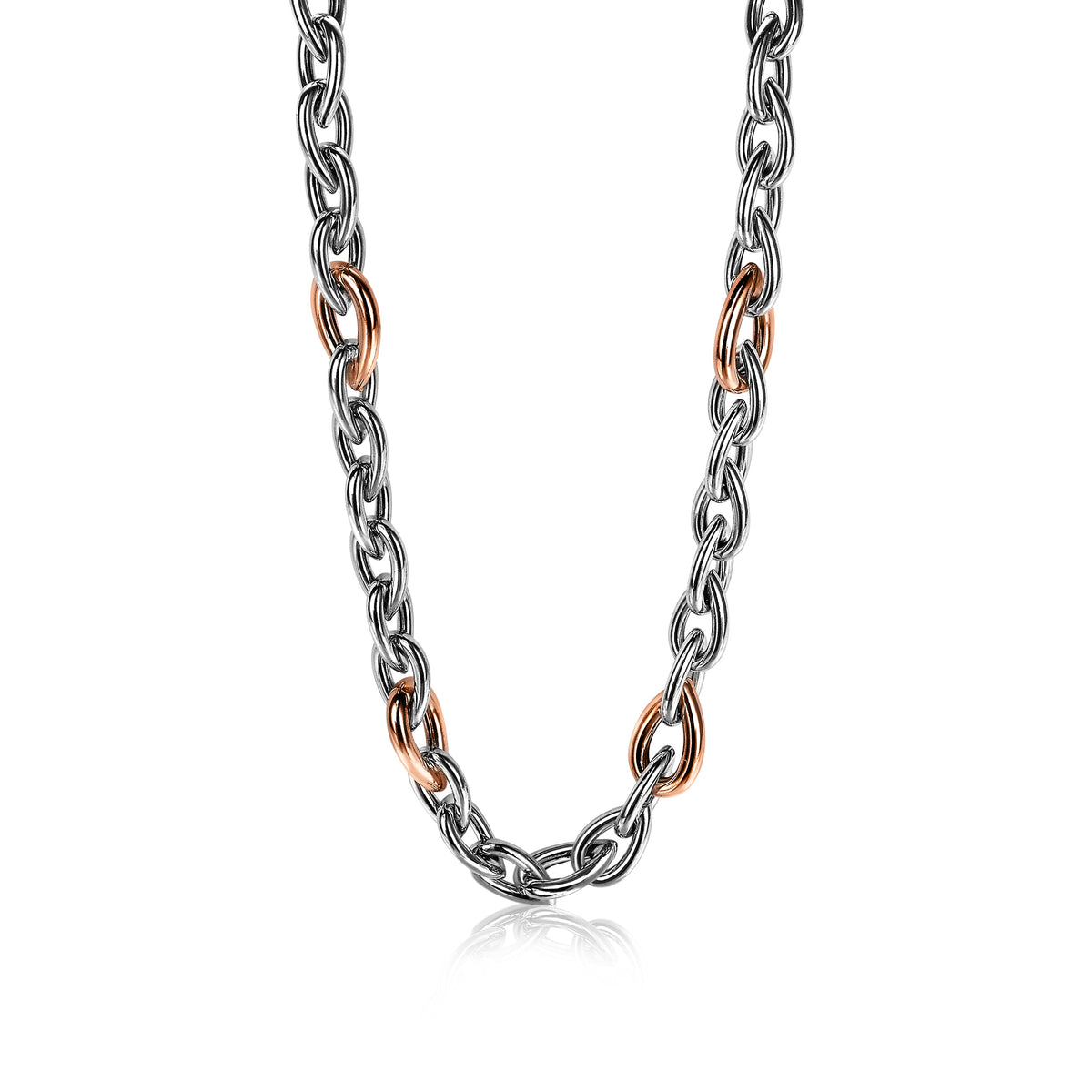 Collier en acier inoxydable avec maillons argentés et anneaux dorés.