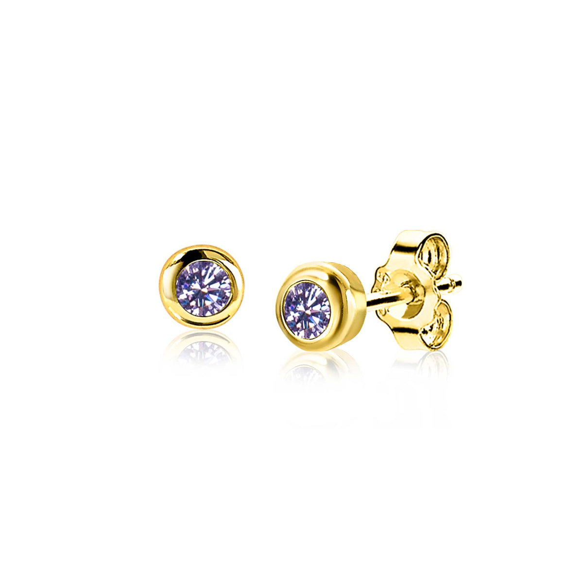 Boucles d'oreilles en plaqué or avec un cristal violet en sertissage.