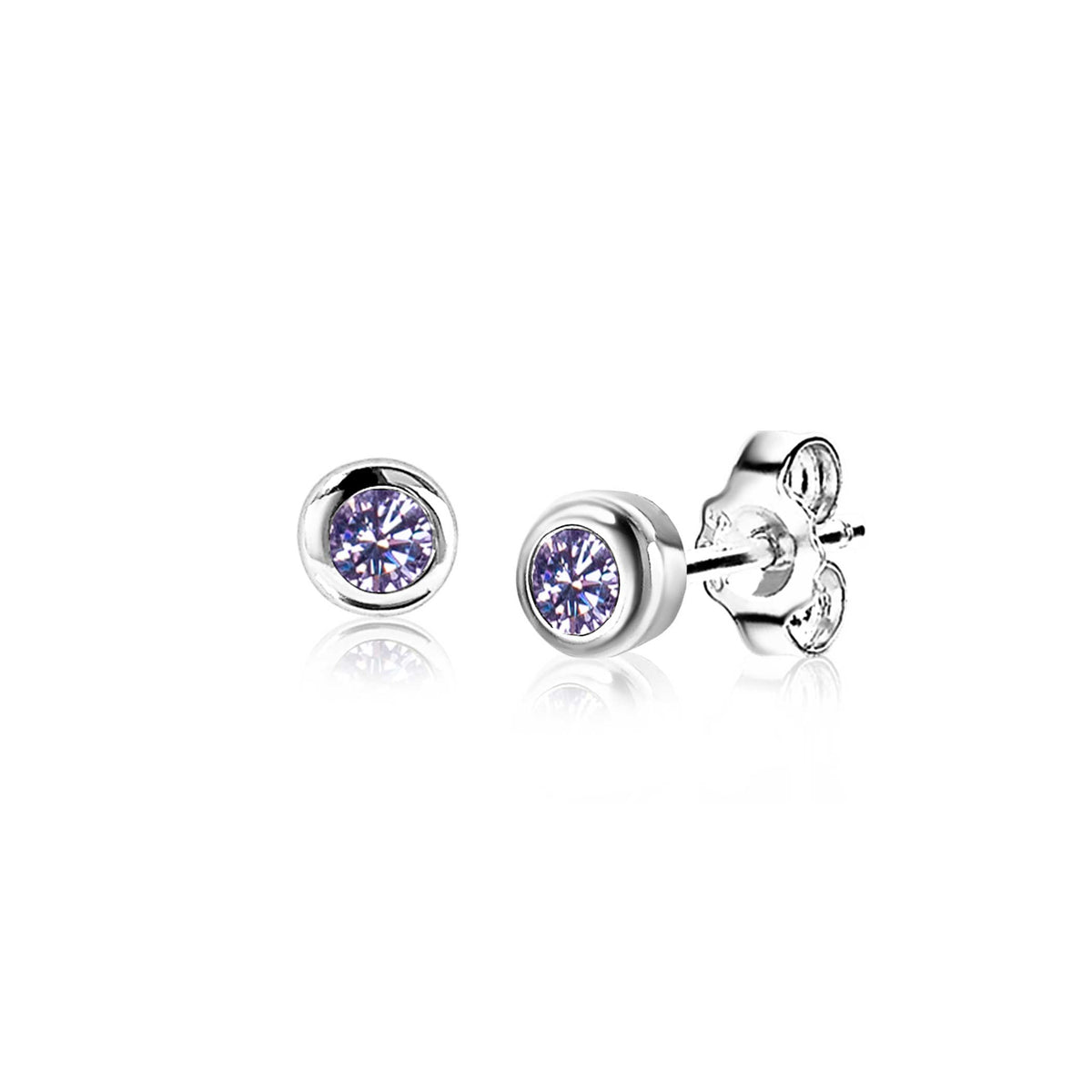 Boucles d'oreilles en argent avec un zirconia violet brillant.