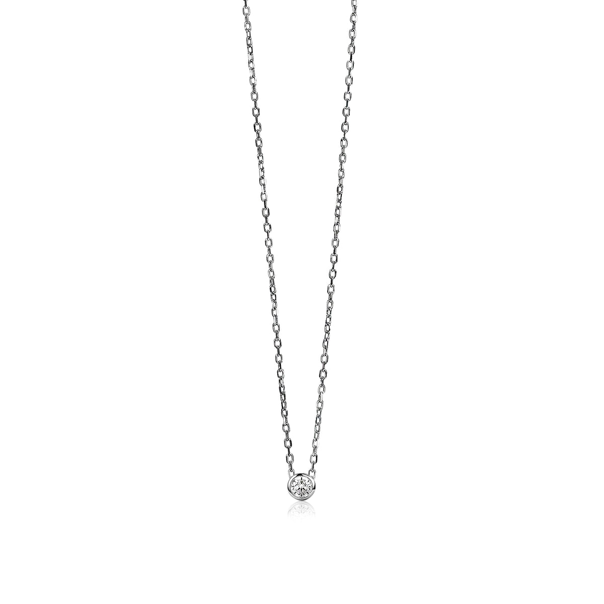 Collier en argent avec un pendentif en forme de boule ornée de strass.