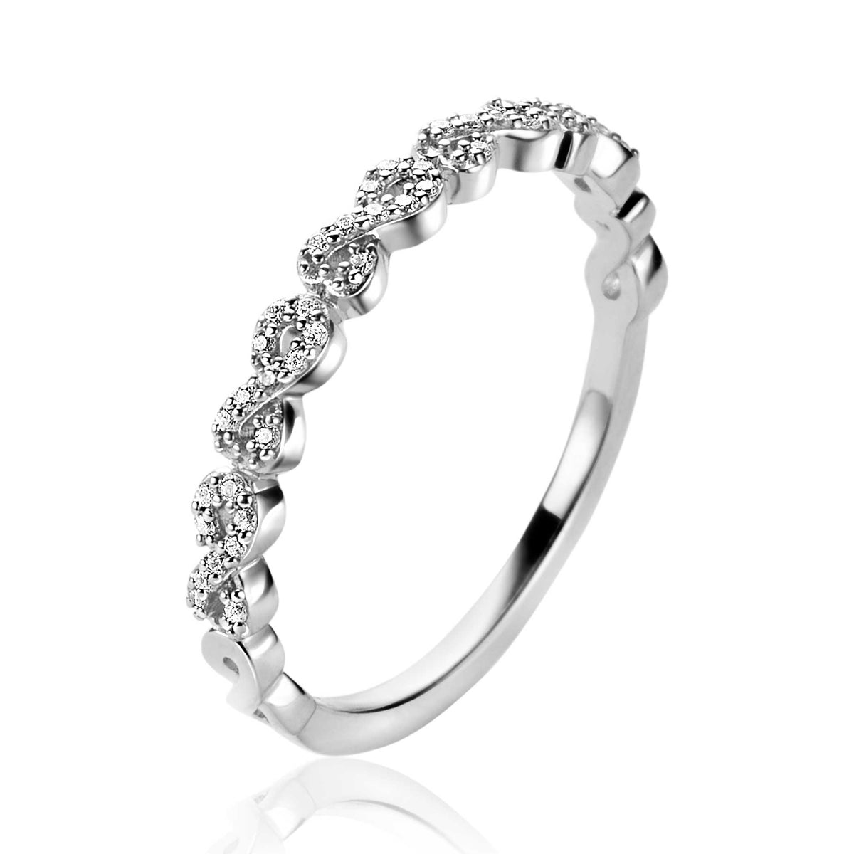 Bague en argent avec des motifs entrelacés et des pierres brillantes.