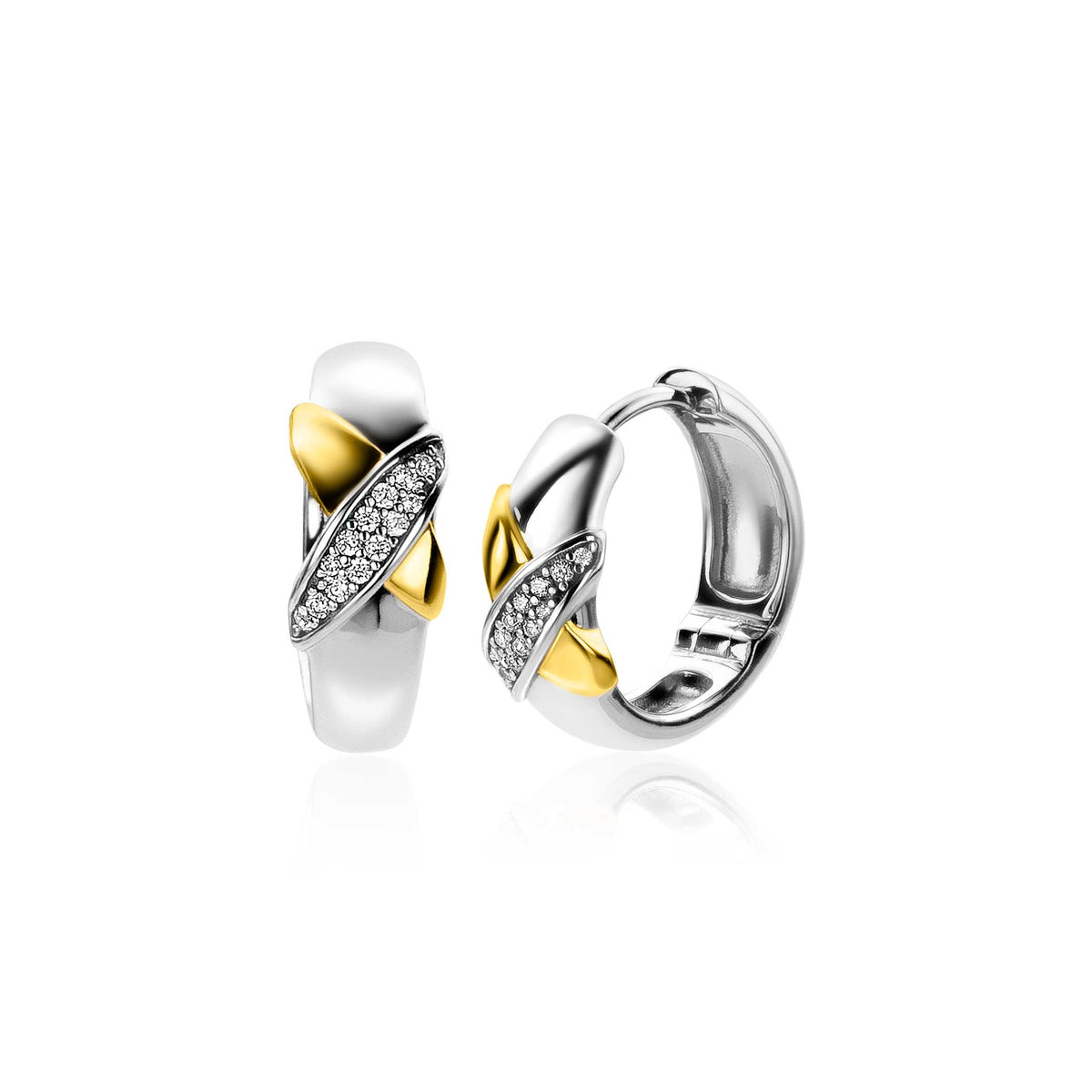 Boucles d'oreilles en argent avec des accents dorés et des zircons.