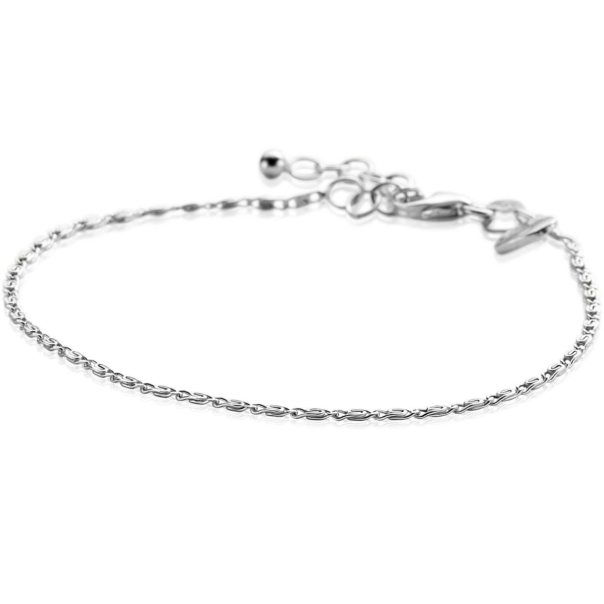 Bracelet en argent avec maillons ovales et fermoir en métal.